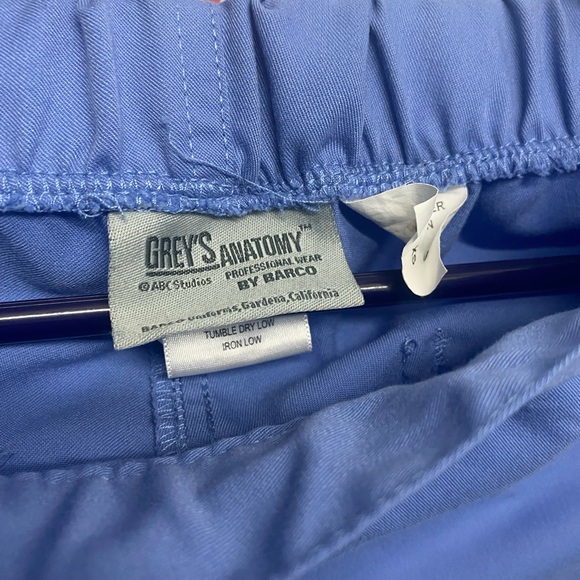 Scrubs By GREYS ANATOMY PROFESSIONAL WEAR BY BARGO - Picture 9 of 14